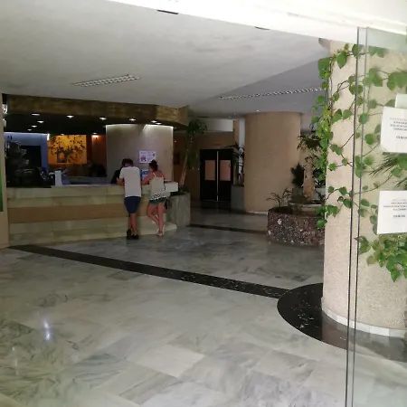 格兰德穆图高尔夫广场酒店